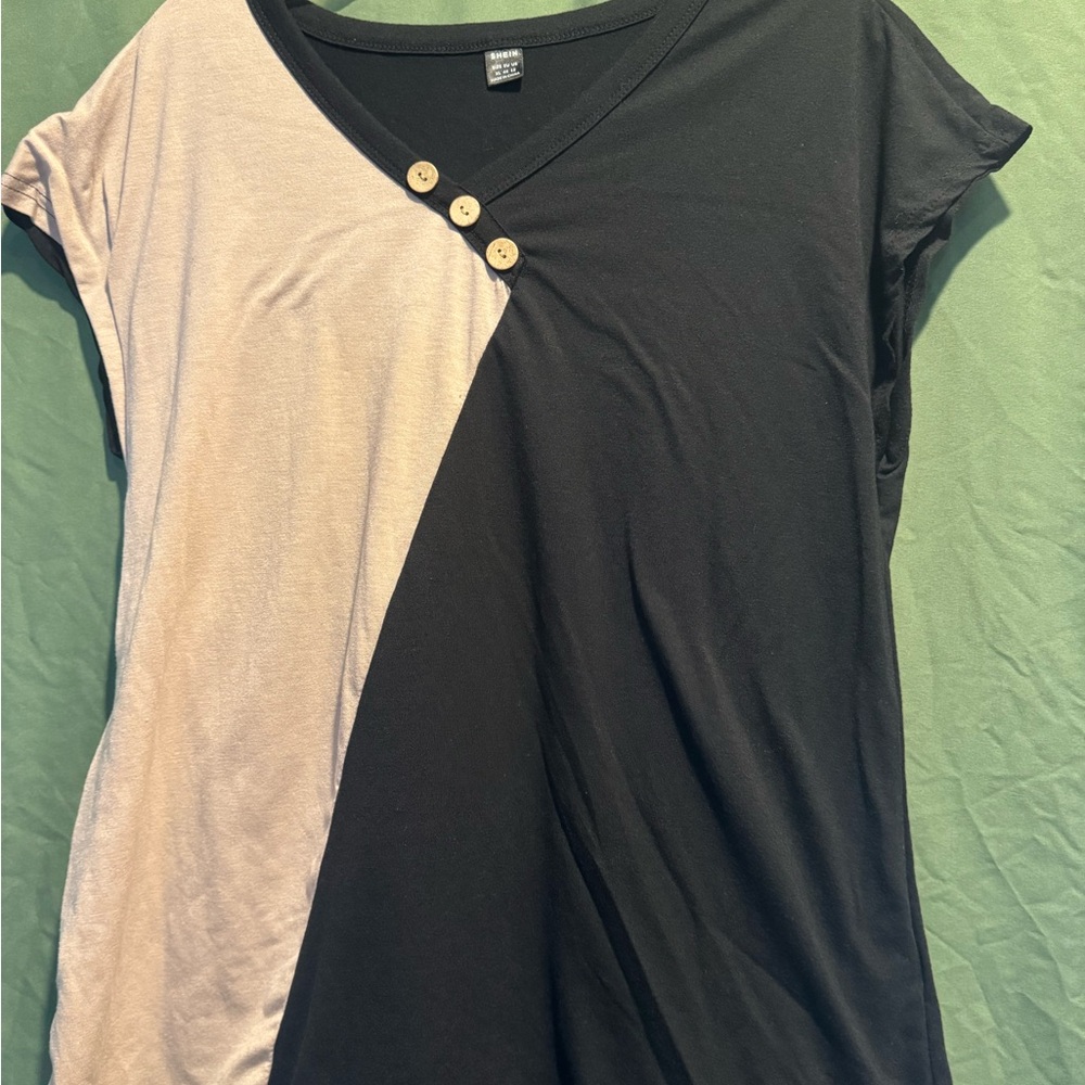 Women’s SHEIN black and tan Asymmetrical Buttoned T-Shirt